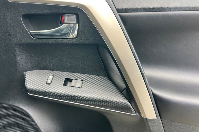 Used 2015 Toyota RAV4 Limited w/ Technology Package image 19