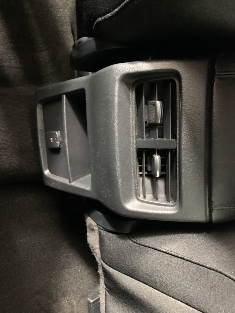 Used 2020 Ford Edge SE image 32