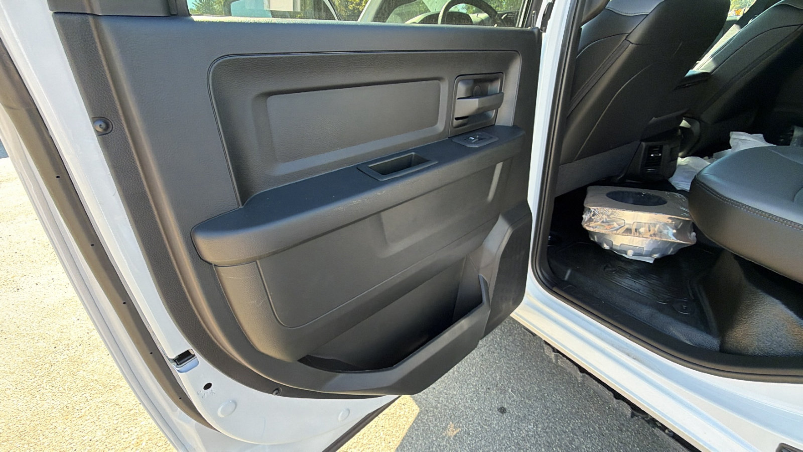 New 2026 RAM 5500 Tradesman w/ Chrome Appearance Group AWD/4WD image 18