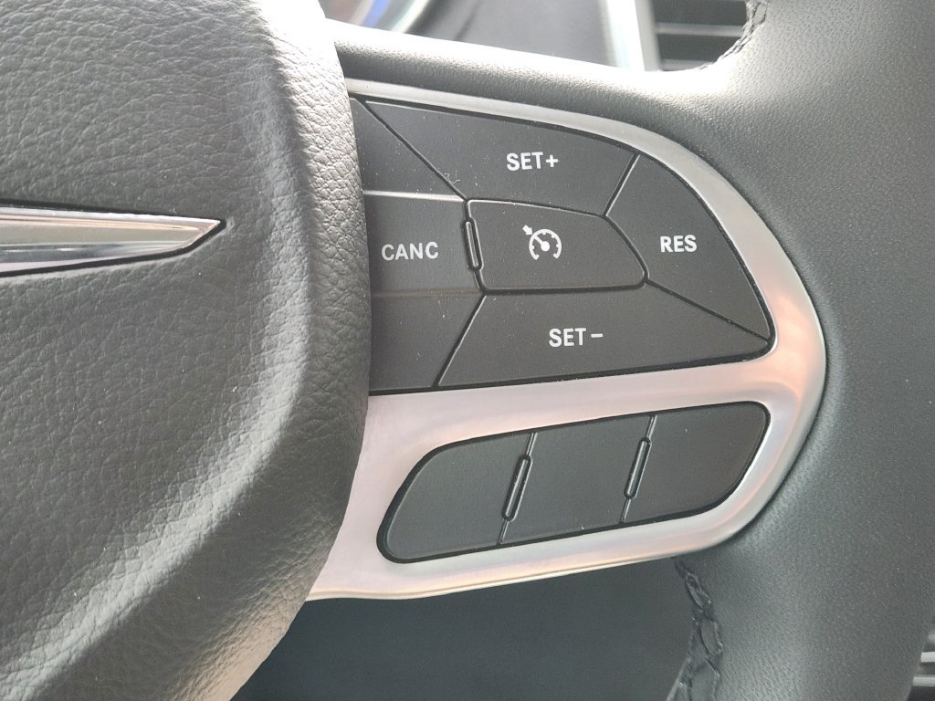 Used 2023 Chrysler 300 Touring w/ Sport Appearance Package RWD image 31