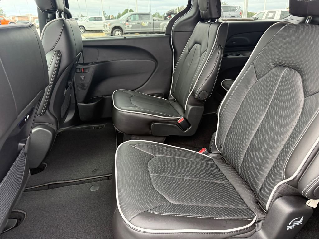New 2026 Chrysler Pacifica Limited image 25