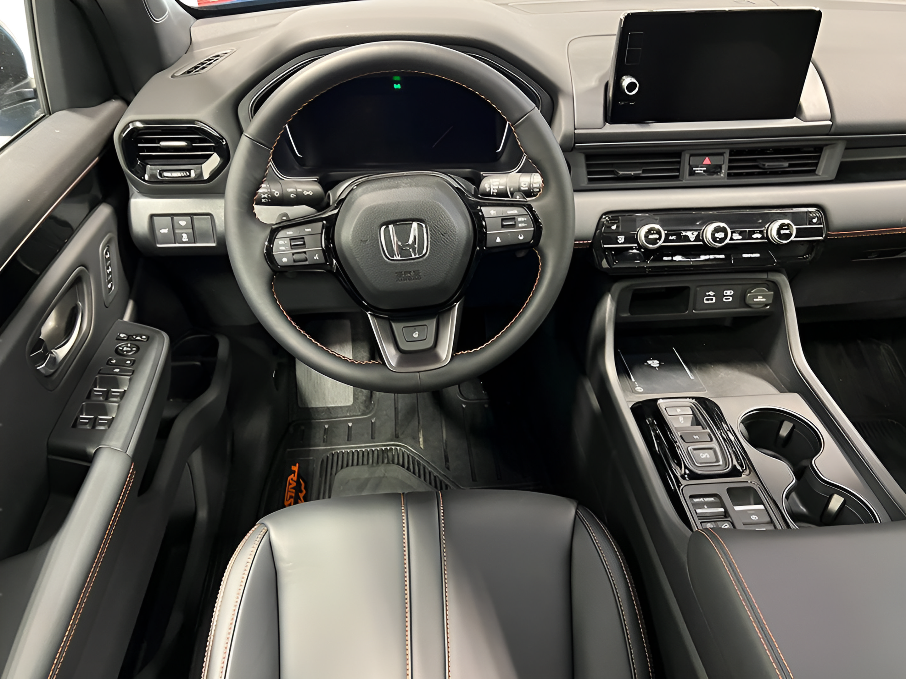 Used 2025 Honda Pilot TrailSport image 15