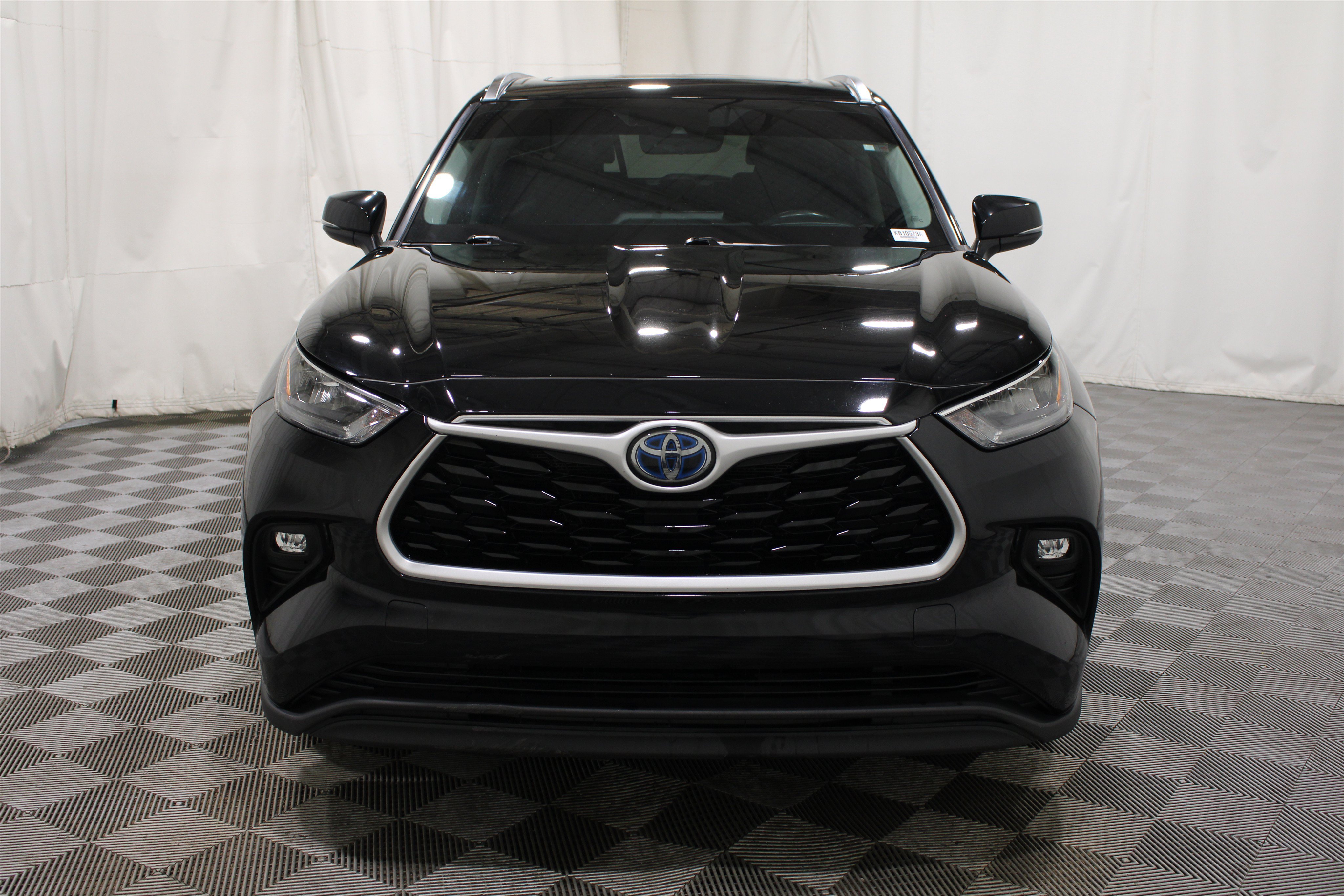 Used 2020 Toyota Highlander XLE AWD/4WD image 36