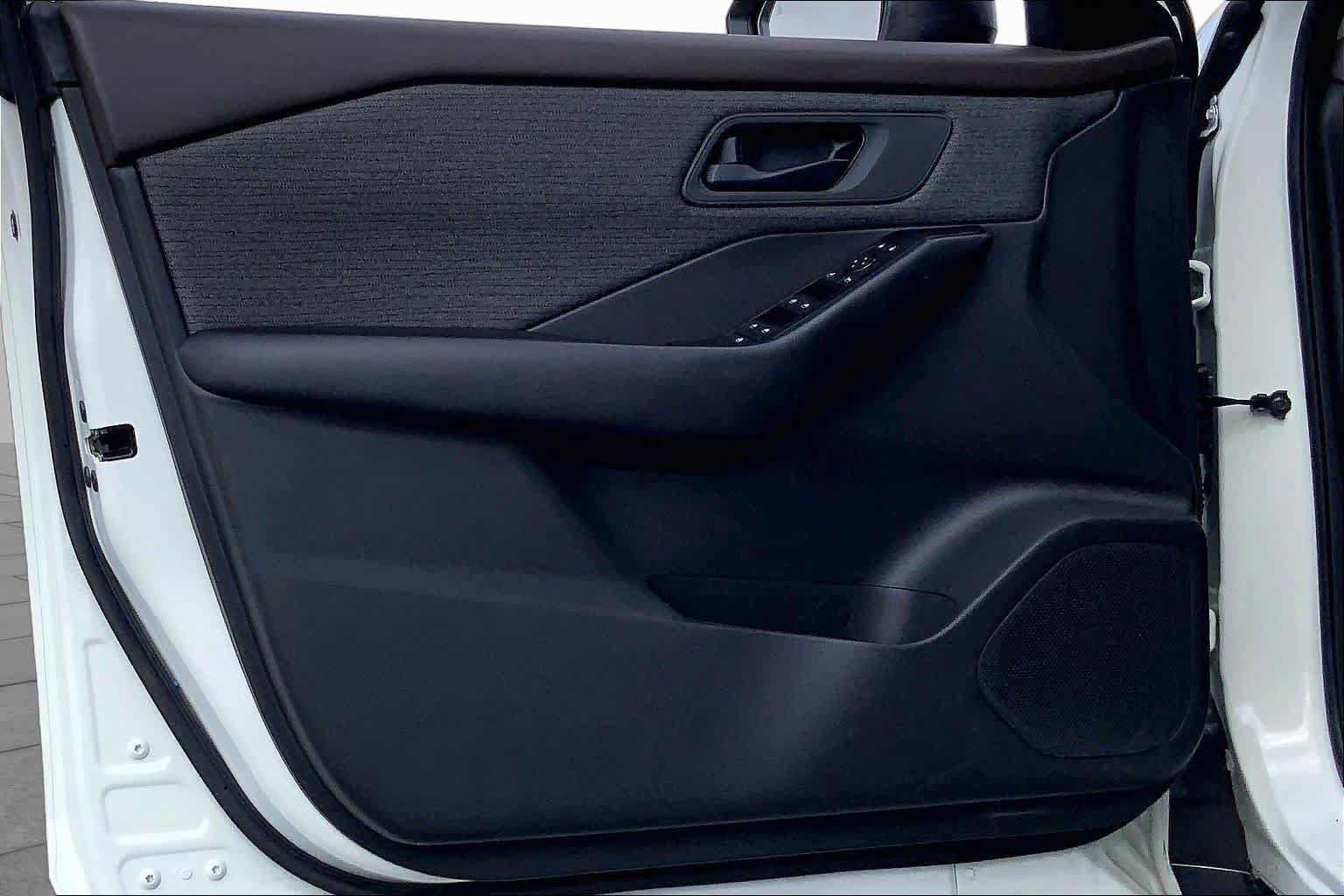 Used 2023 Nissan Rogue S FWD image 20