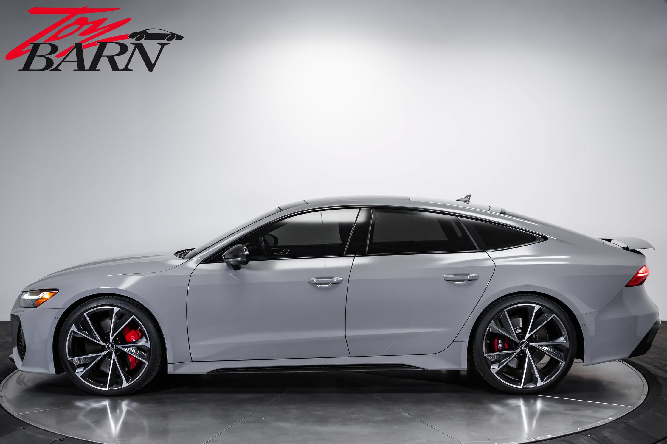 Used 2021 Audi RS 7 Sportback w/ Carbon Optic Package AWD/4WD image 2