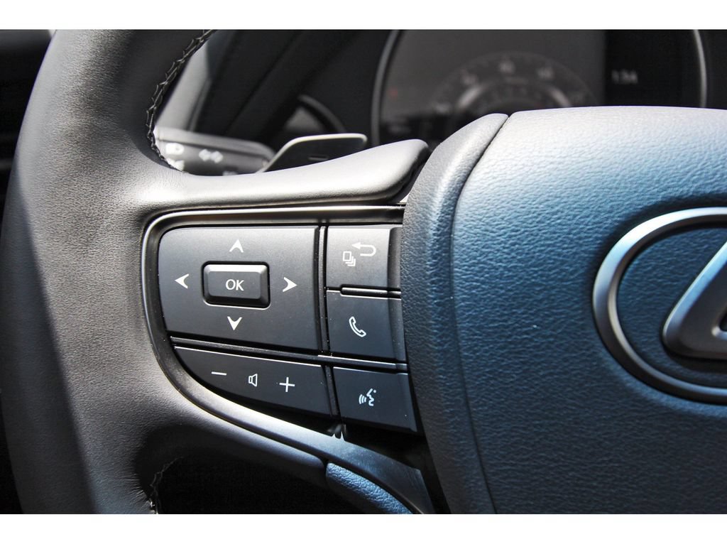 Used 2022 Lexus LS 500 RWD image 14