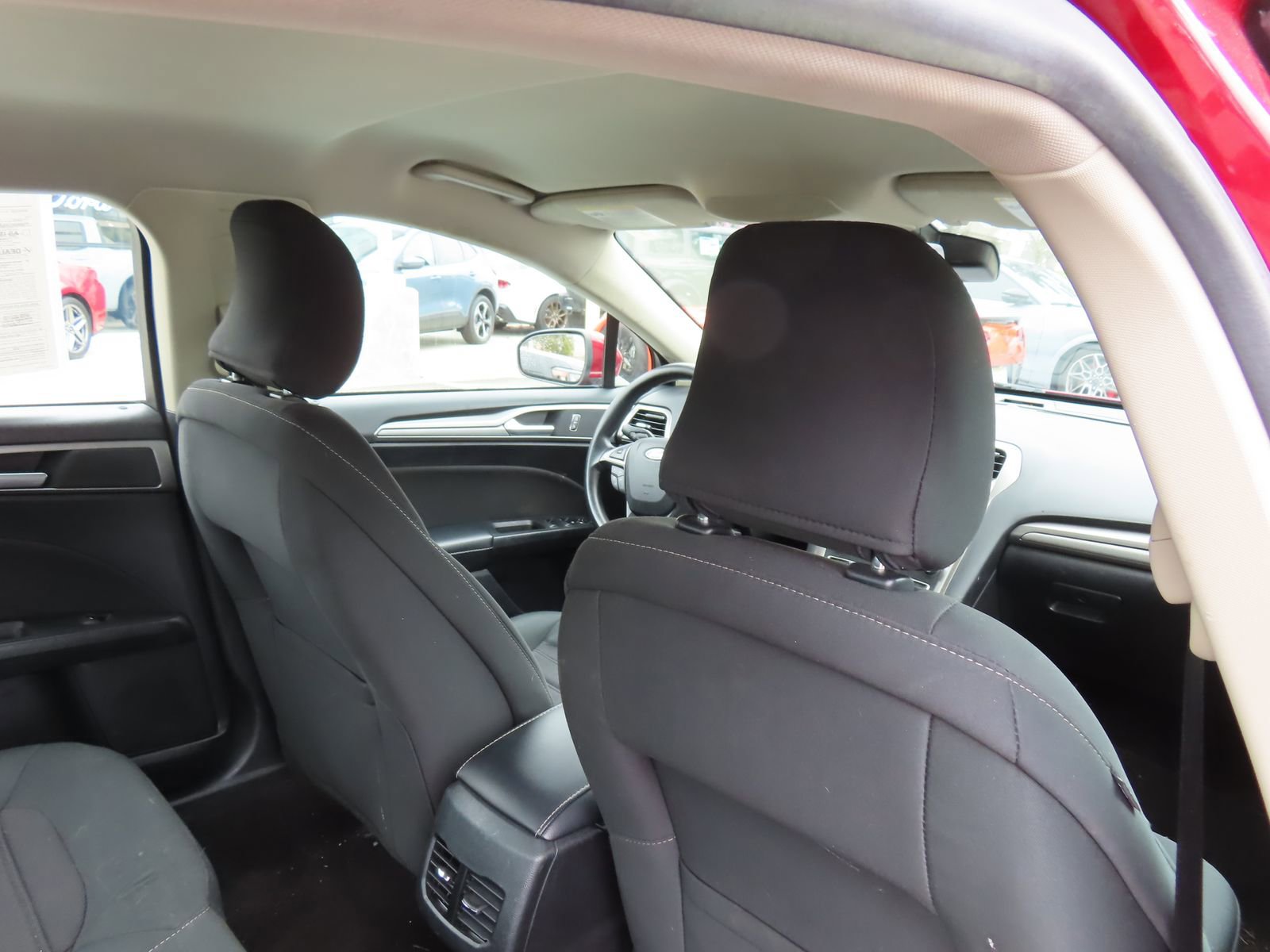 Used 2019 Ford Fusion SE image 32