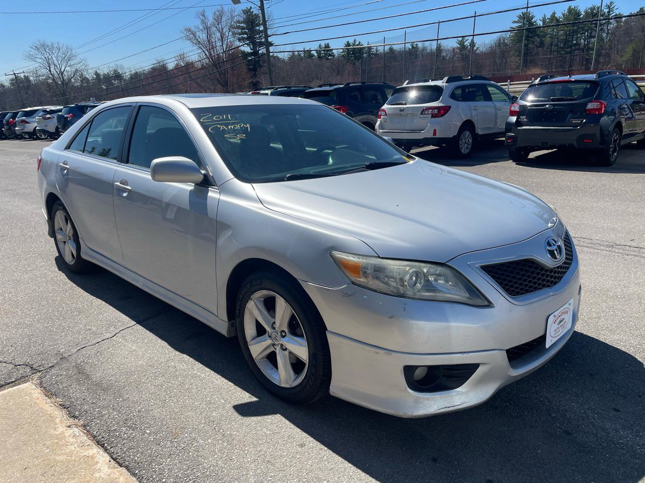 Used 2011 Toyota Camry SE w/ SE Extra-Value Pkg #1 FWD image 3