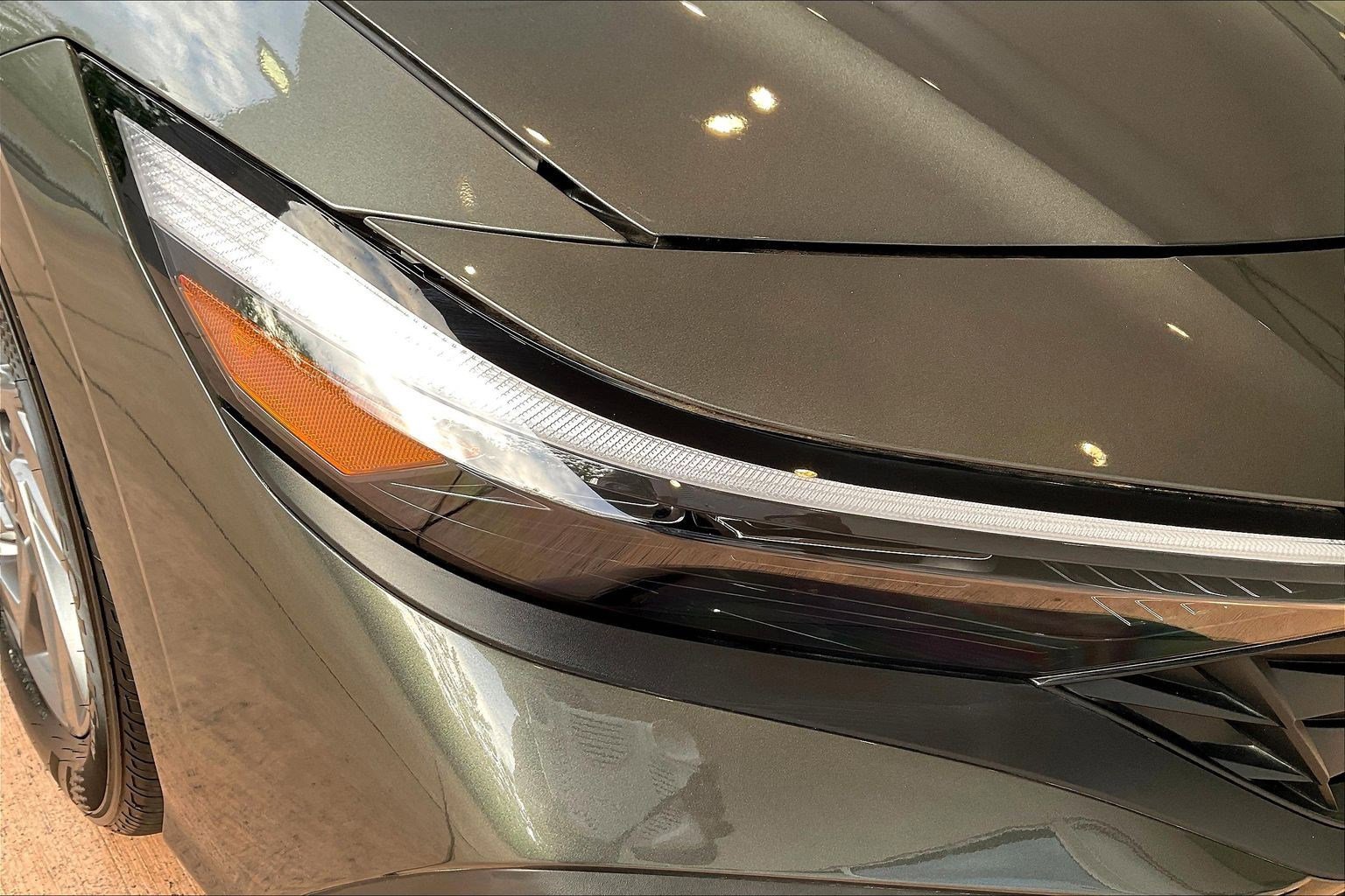 Used 2024 Hyundai Elantra SEL FWD image 29