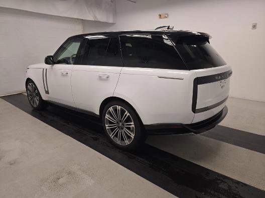 Used 2024 Land Rover Range Rover SE image 3