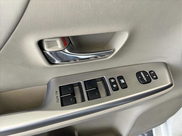 Used 2017 Toyota Prius V Four w/ Carpet Mat Package image 17