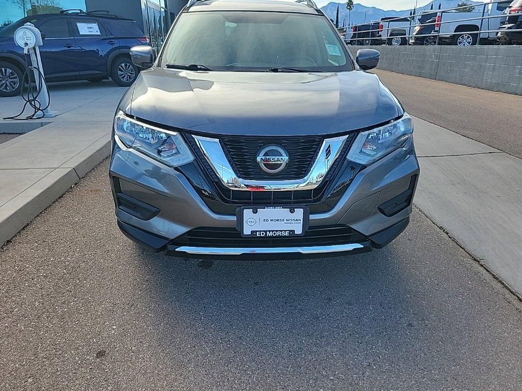 Used 2018 Nissan Rogue SV image 2