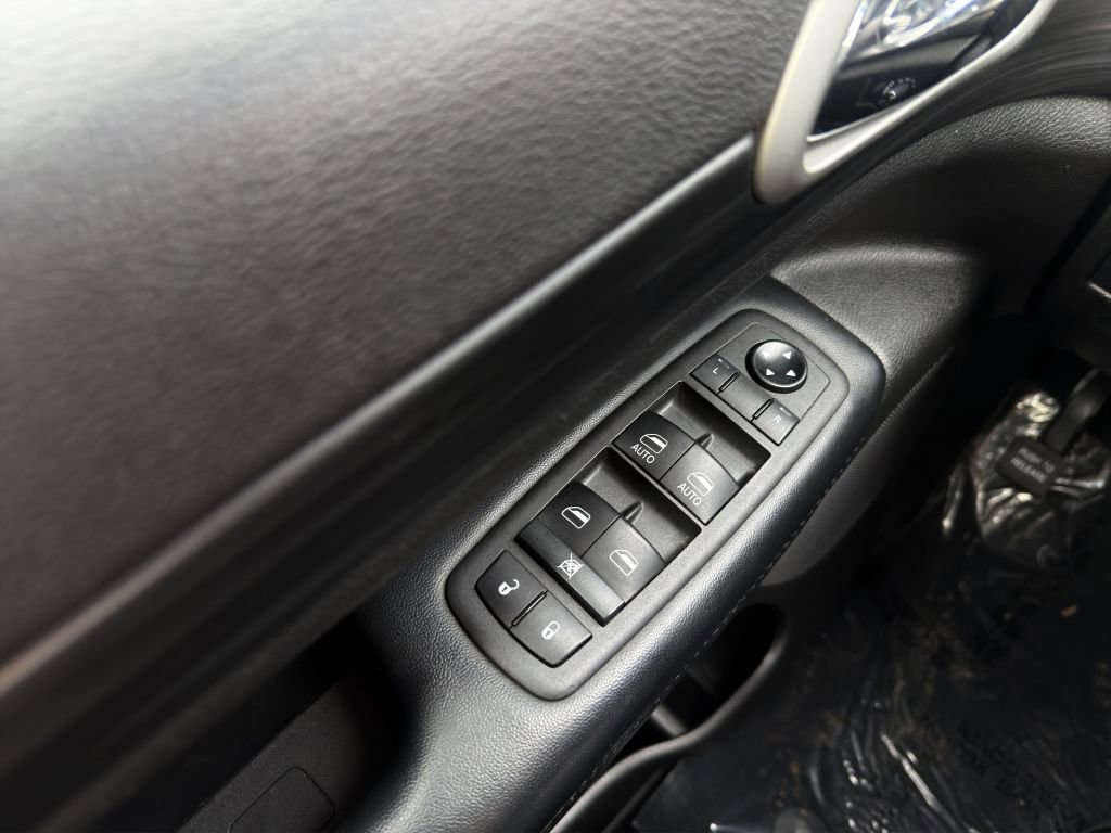 Used 2021 Jeep Grand Cherokee Laredo image 11