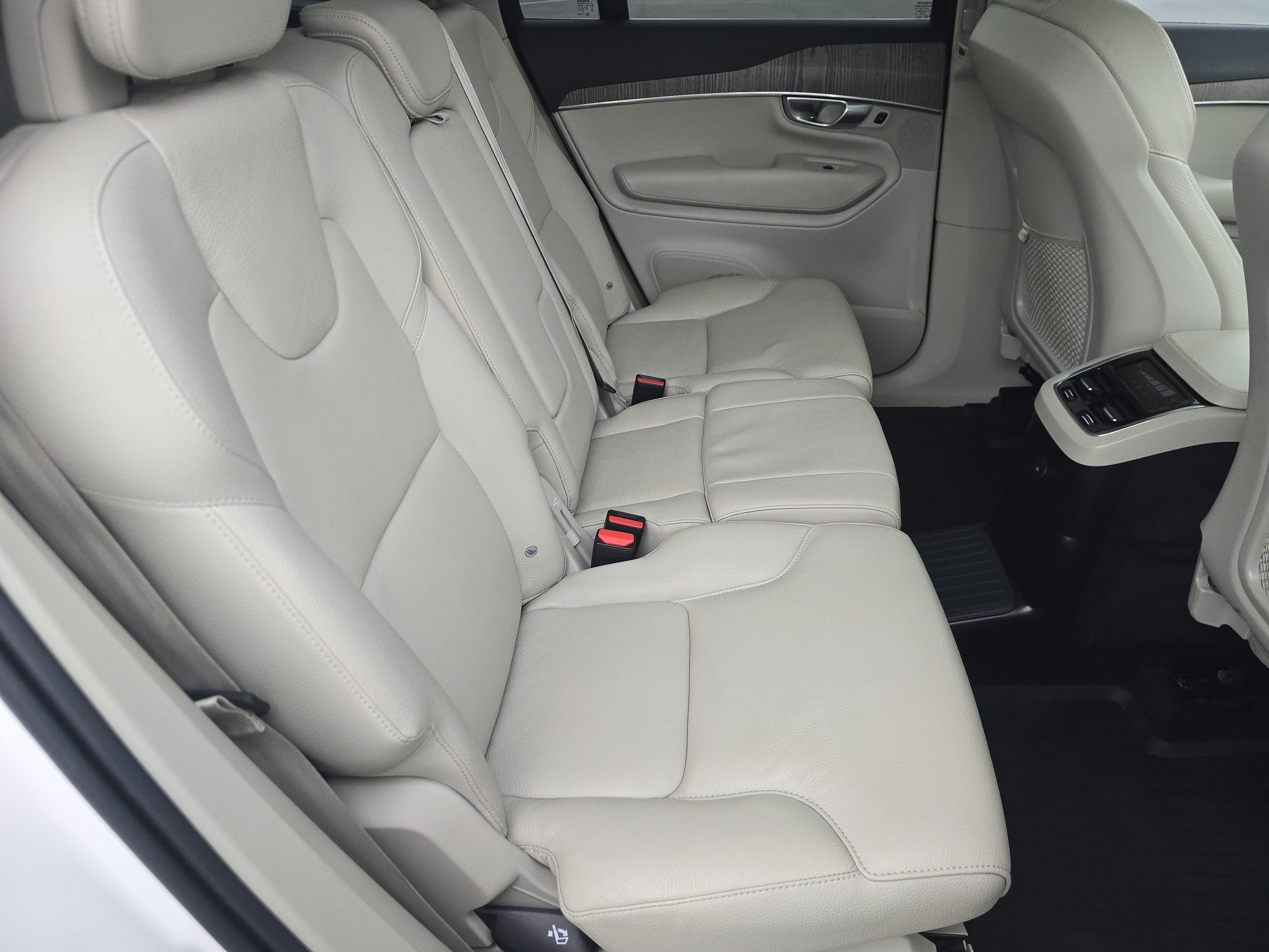 Used 2023 Volvo XC90 T8 Plus AWD/4WD image 19