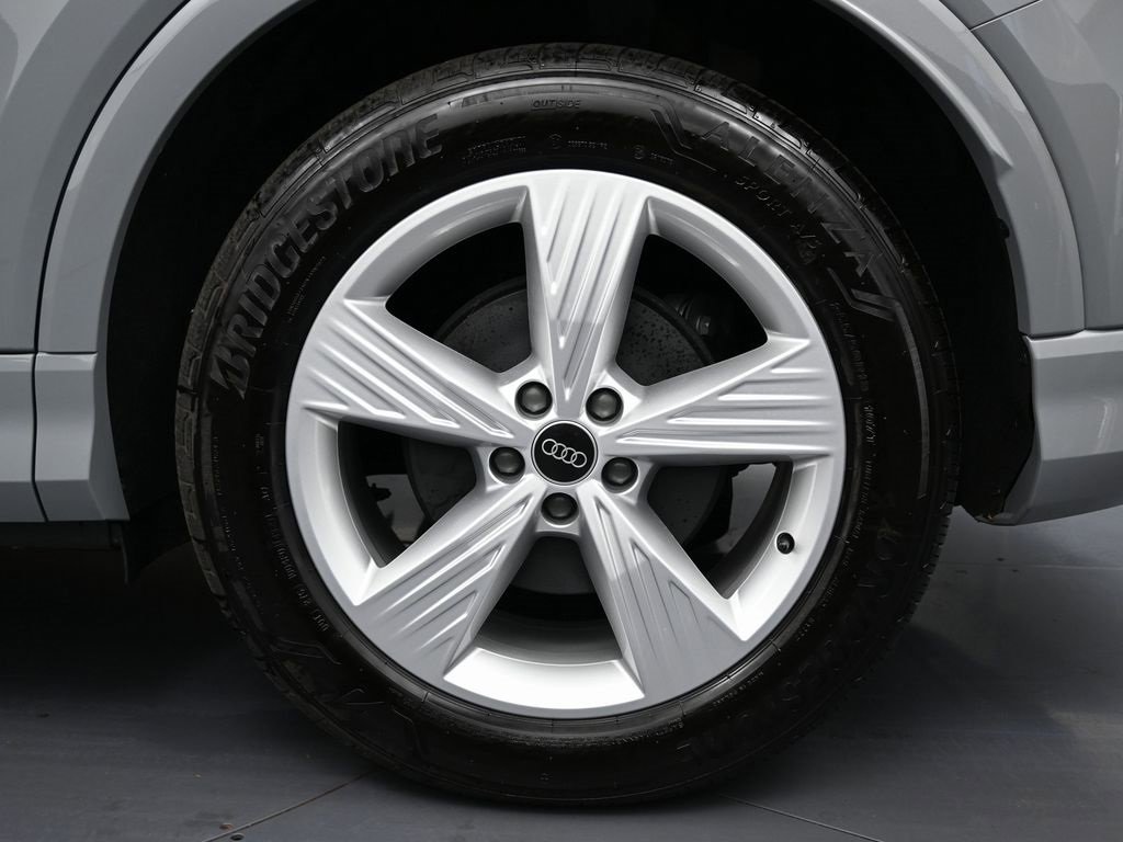 Used 2024 Audi Q4 e-tron Premium w/ Convenience Package image 11