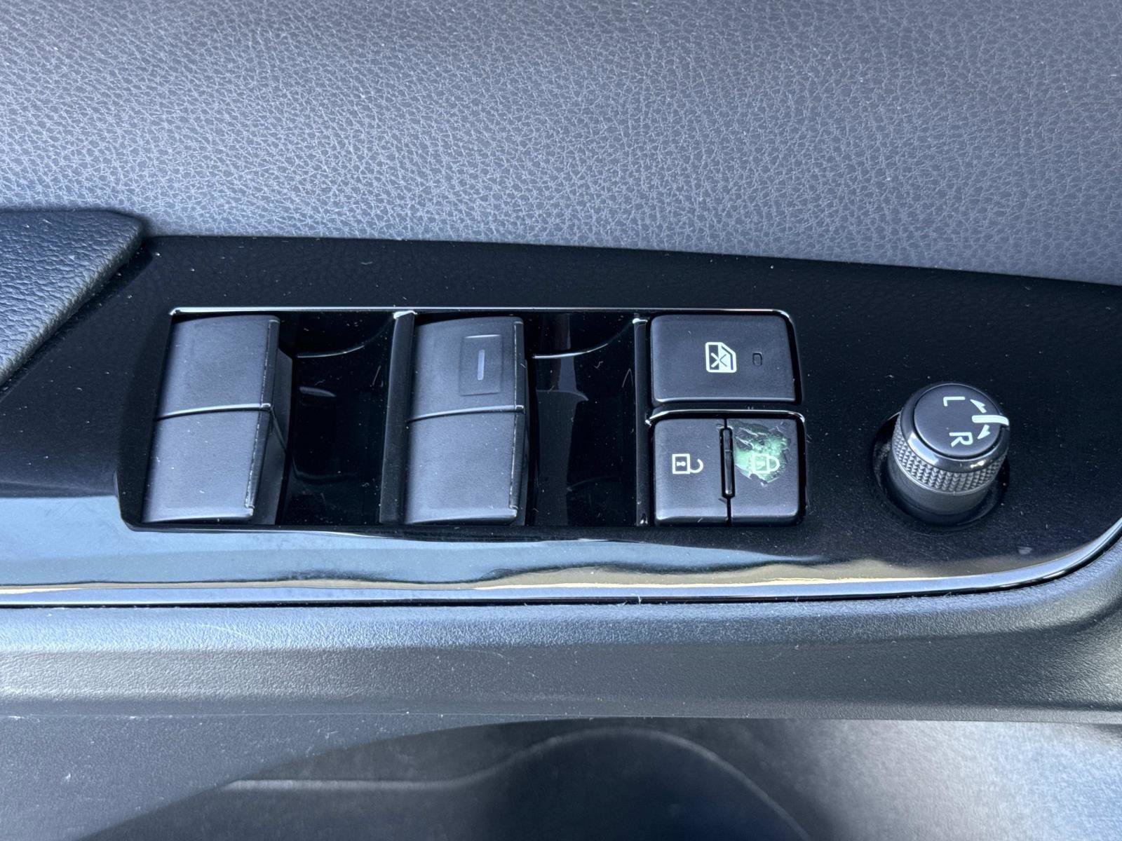 Used 2021 Toyota Prius Prime Limited image 14