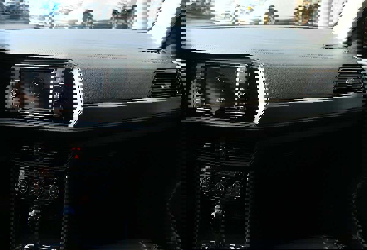 Used 2023 Volkswagen Jetta SE image 44