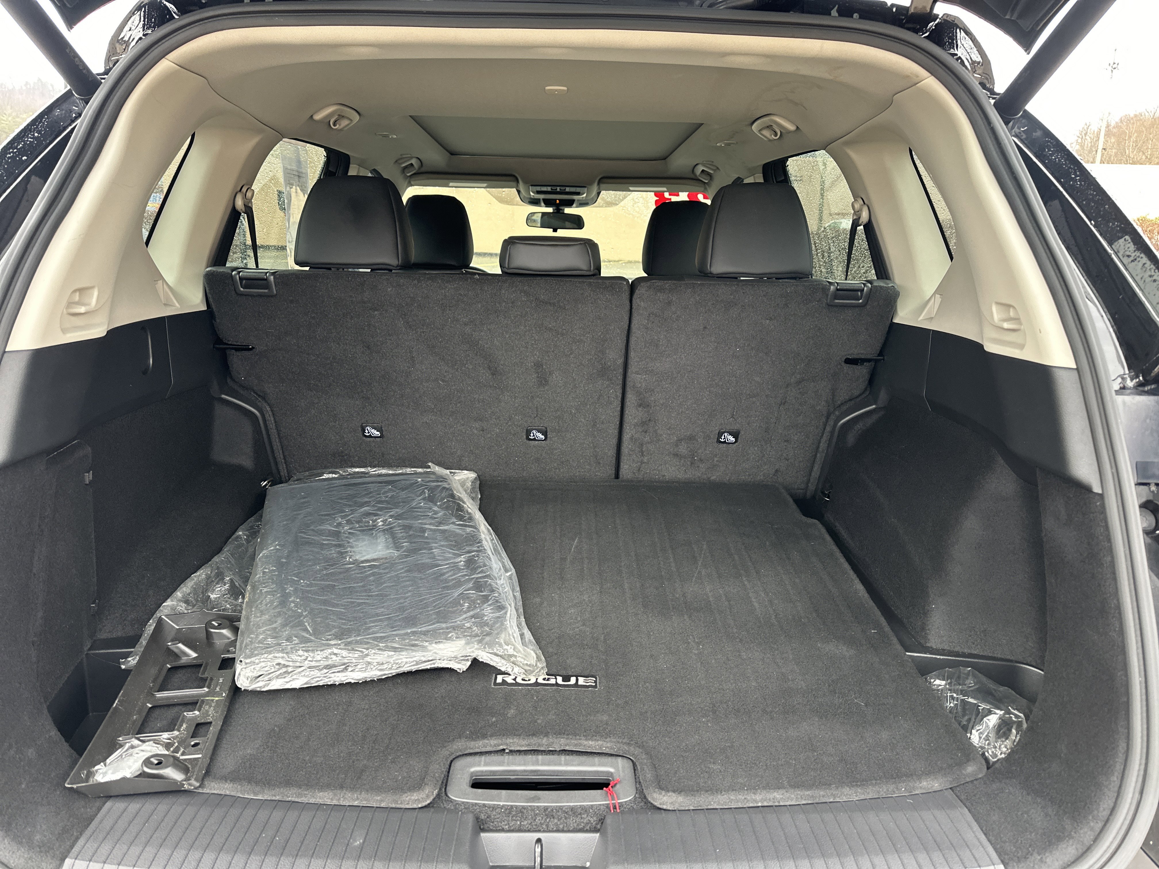 Used 2023 Nissan Rogue SV w/ SV Premium B Package image 4