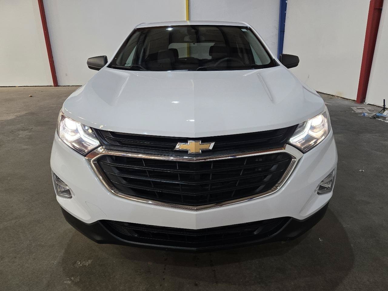 Used 2021 Chevrolet Equinox LS w/ LS Convenience Package FWD image 2