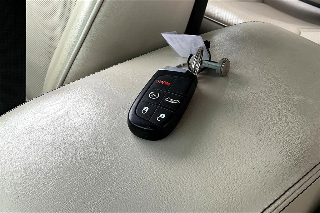 Used 2018 Chrysler 300 Limited image 9