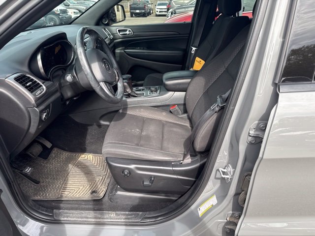 Used 2019 Jeep Grand Cherokee Laredo AWD/4WD image 8
