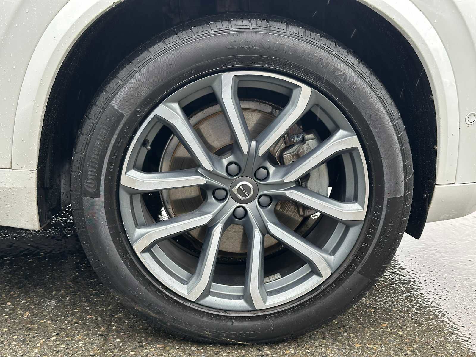 Used 2017 Volvo XC90 T6 Momentum w/ Vision Package AWD/4WD image 9