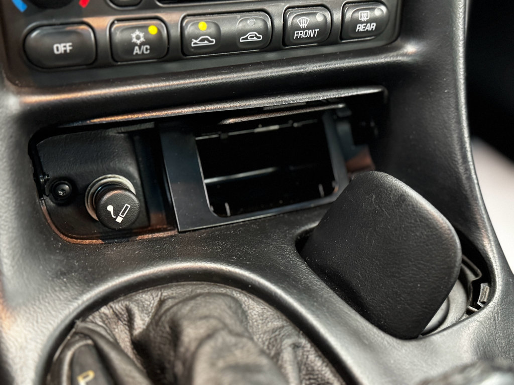 Used 2001 Chevrolet Corvette Coupe w/ Preferred Equipment Group1 image 24