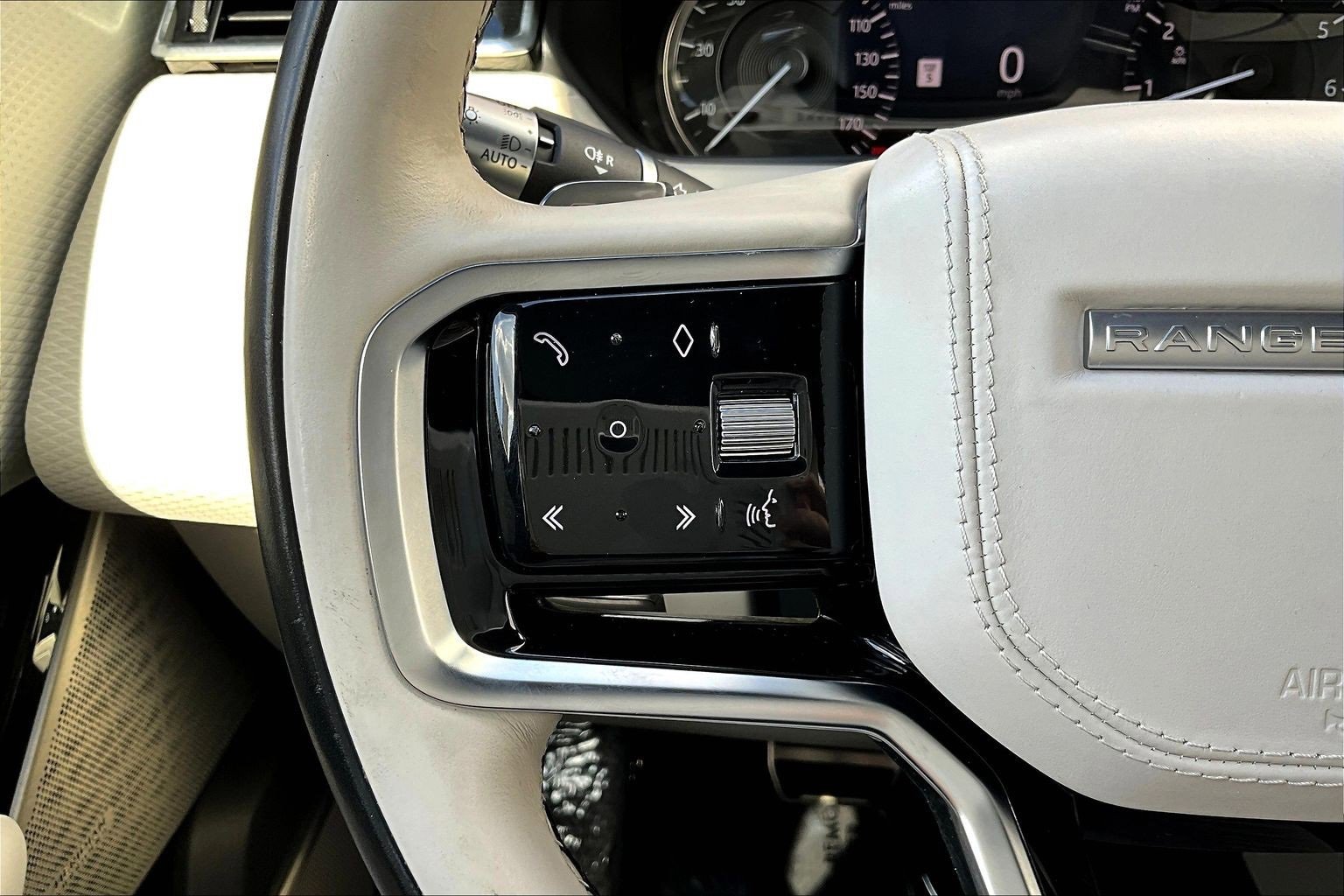 Used 2023 Land Rover Range Rover Velar R-Dynamic S image 18