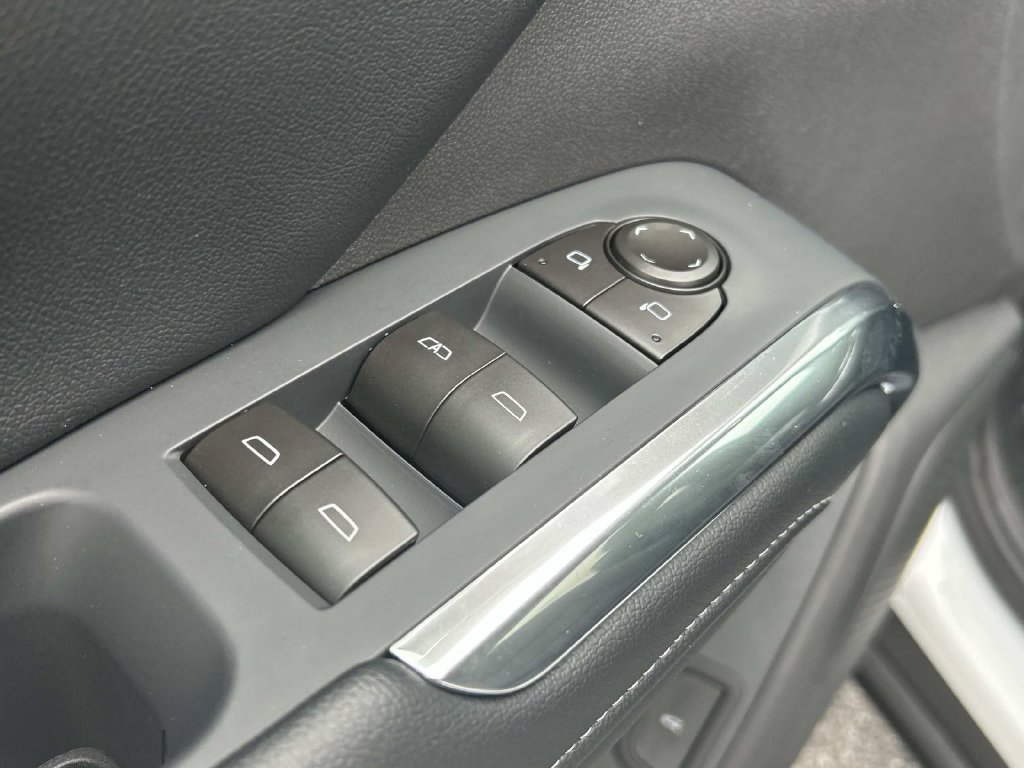 New 2027 Chevrolet Traverse LT w/ Driver Confidence Package FWD image 17