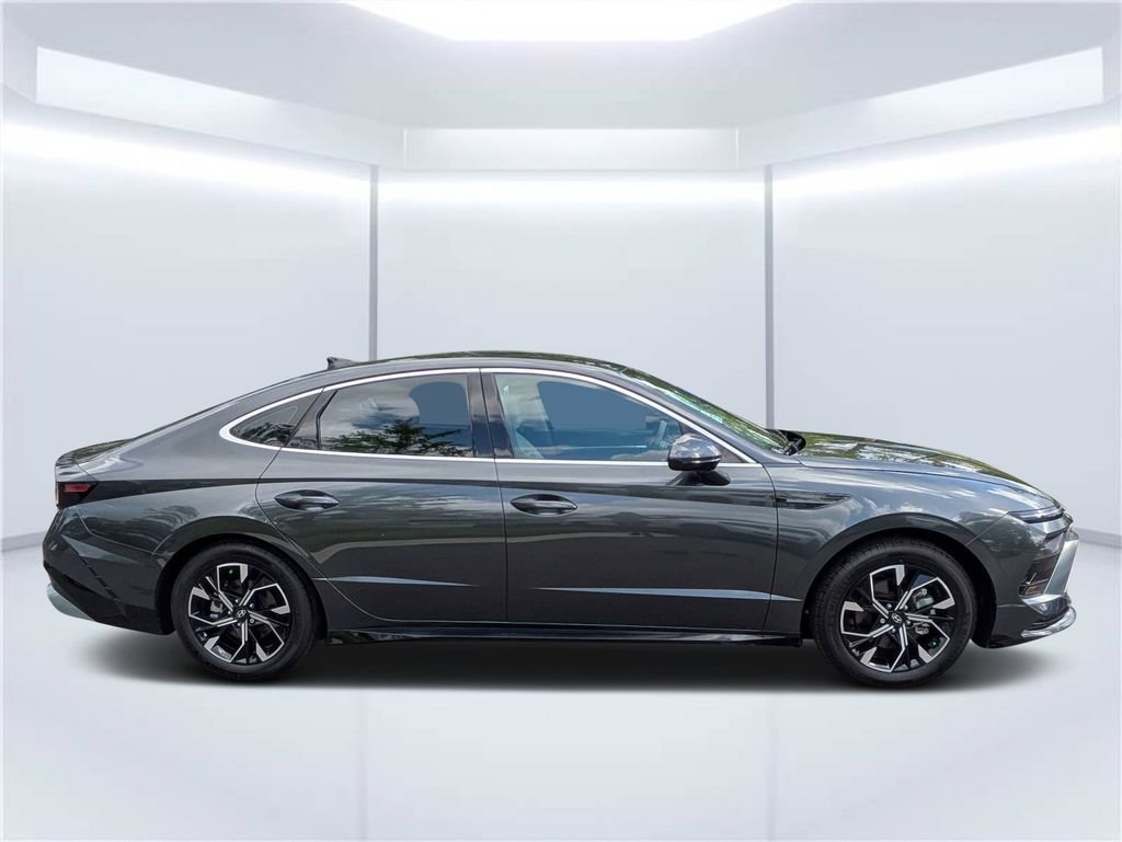 Certified 2024 Hyundai Sonata SEL FWD image 2