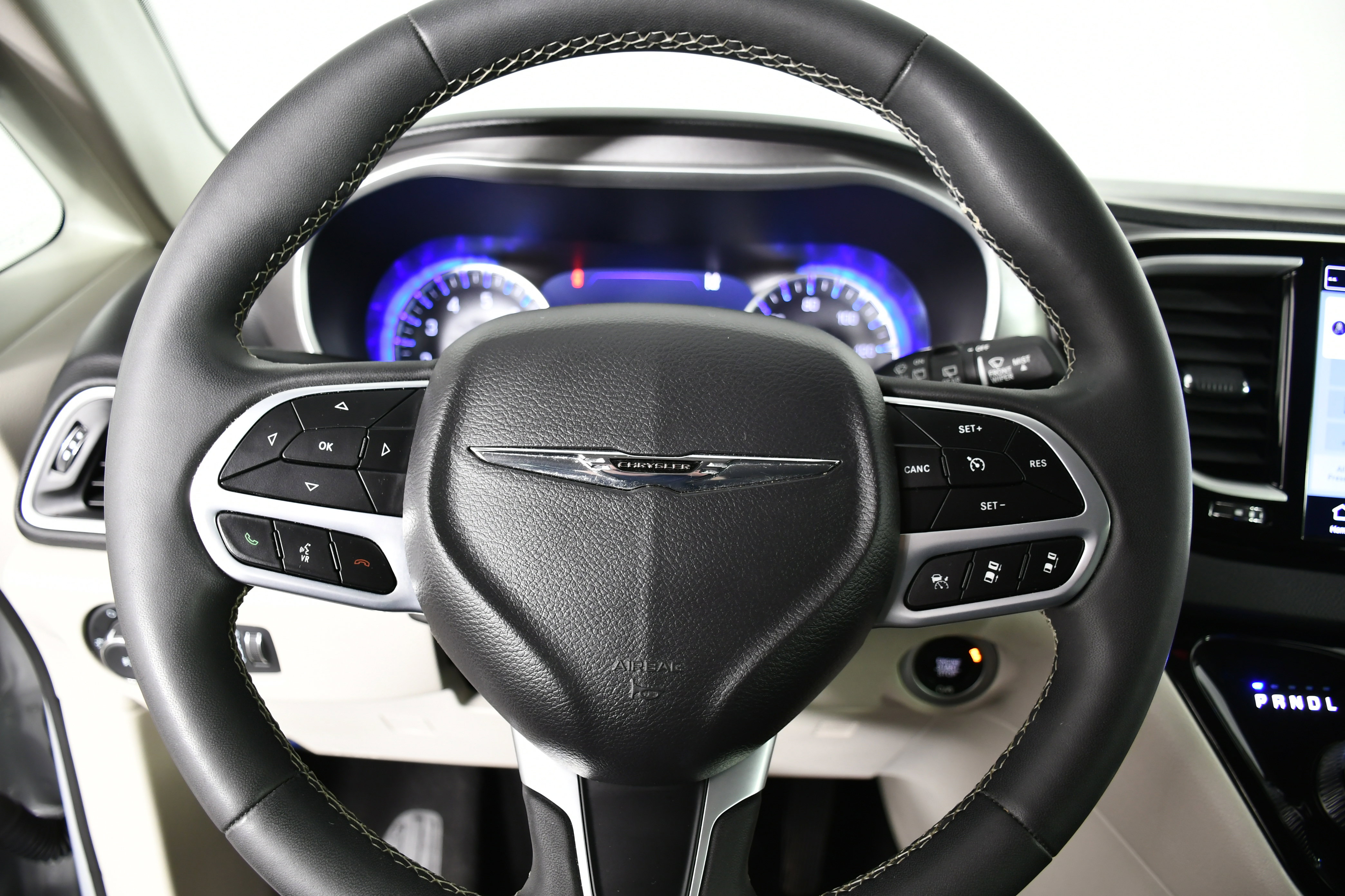 Used 2024 Chrysler Pacifica Touring-L image 19