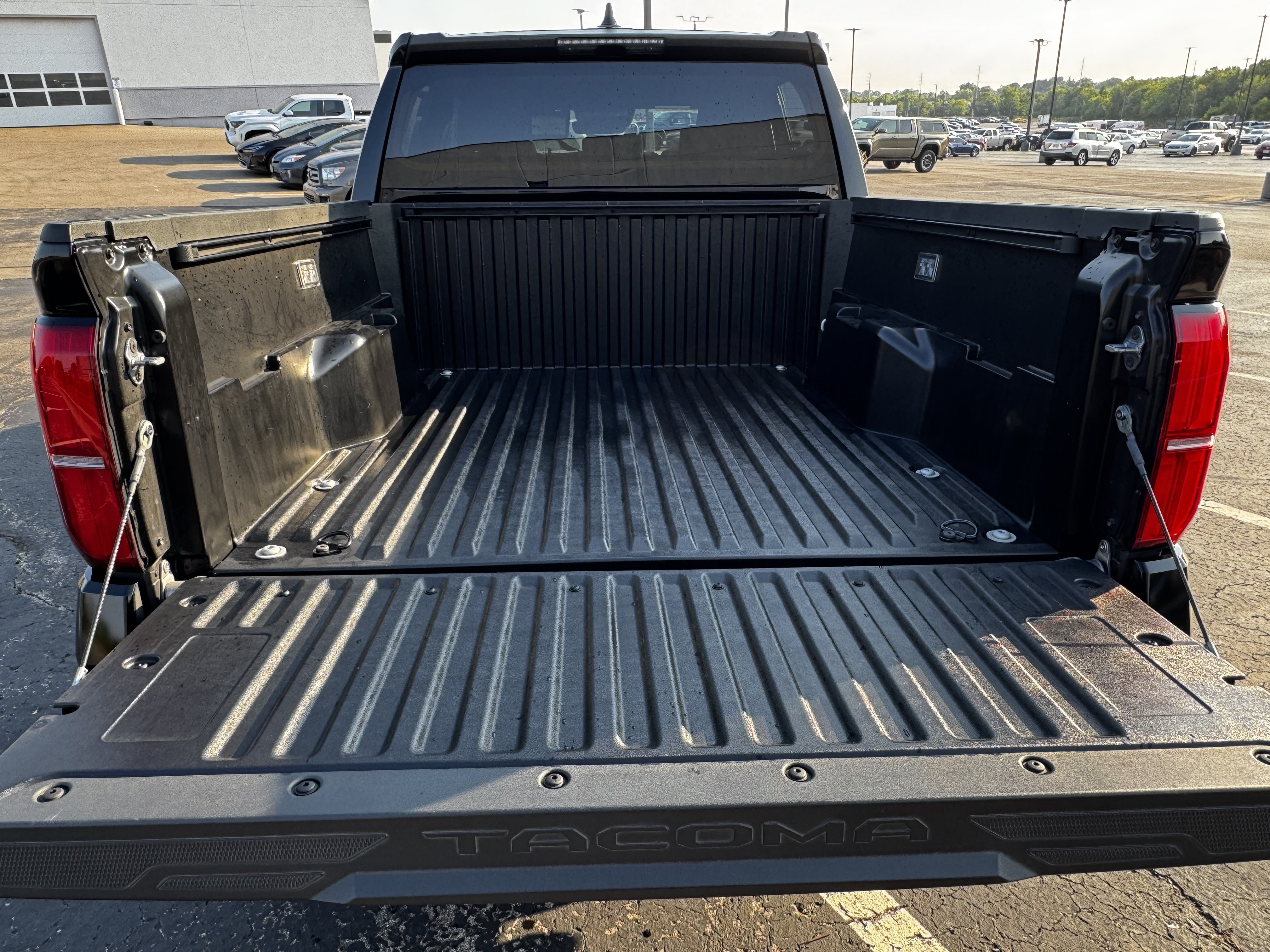Certified 2025 Toyota Tacoma SR5 AWD/4WD image 12