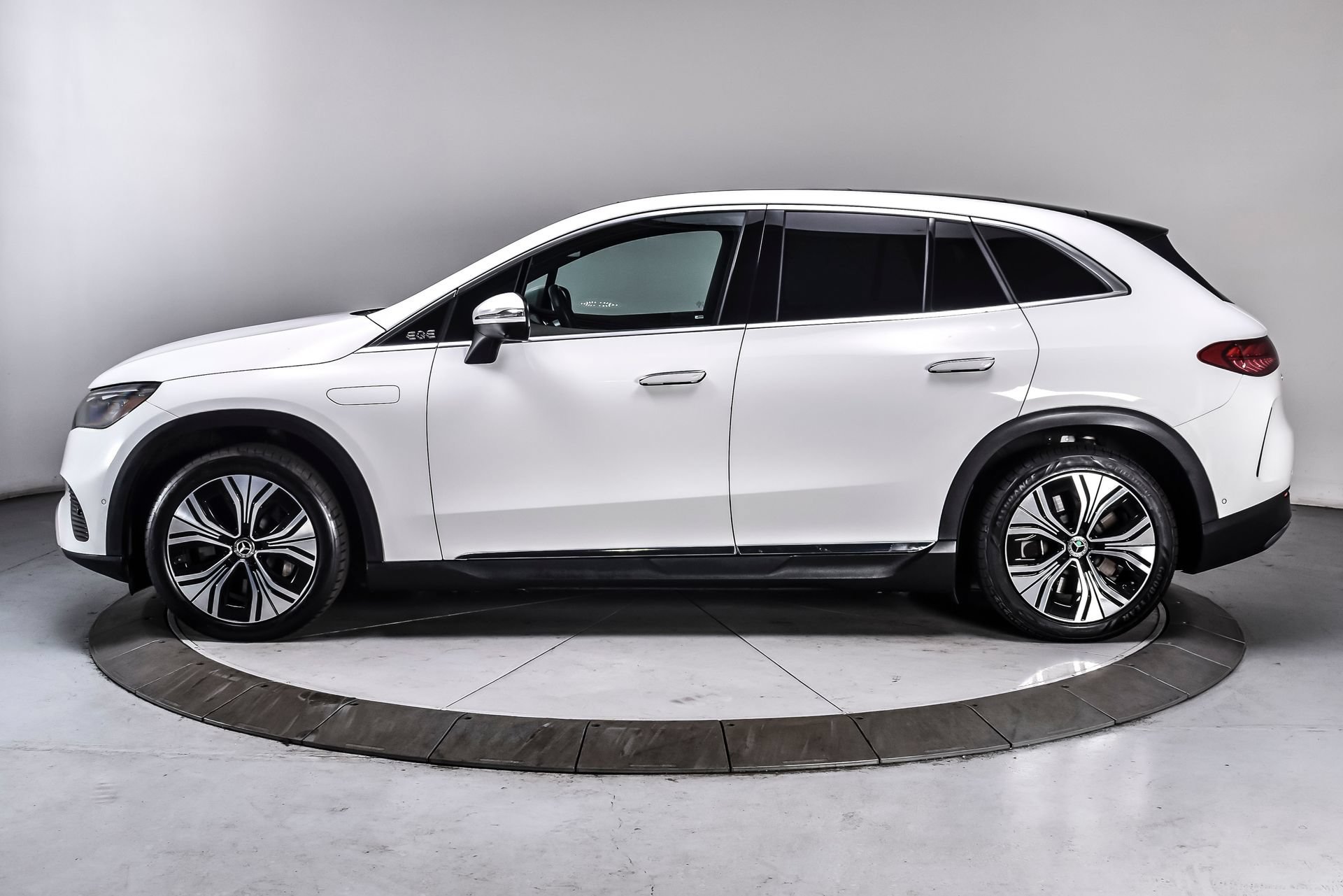 Used 2023 Mercedes-Benz EQE 350+ 4MATIC SUV image 3