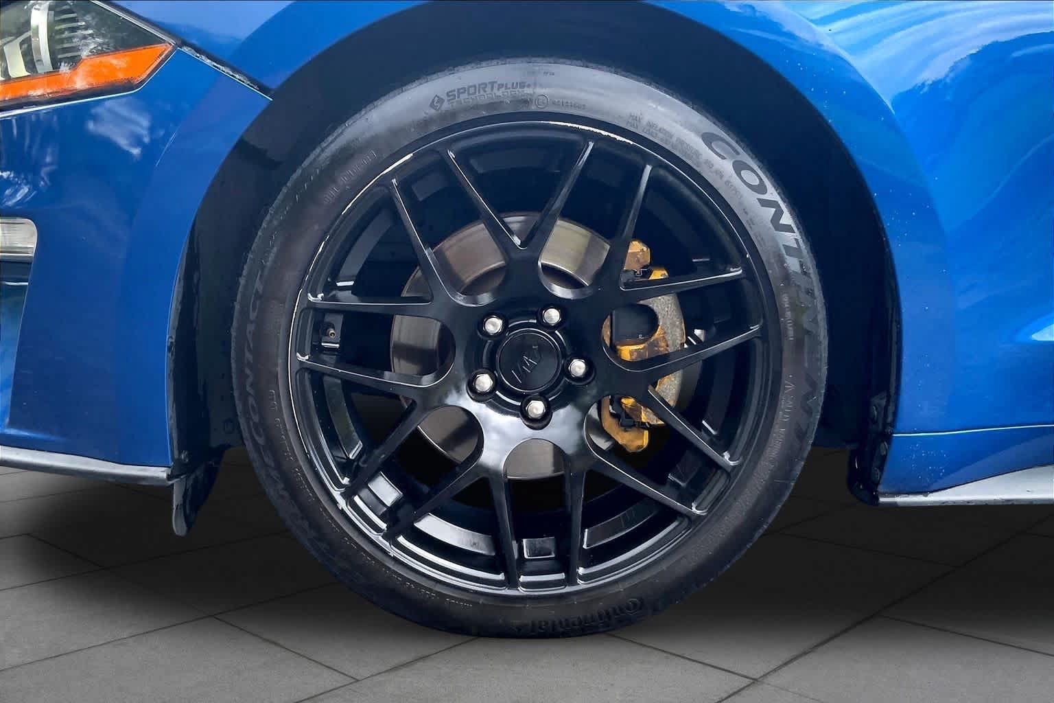 Used 2018 Ford Mustang Coupe RWD image 9