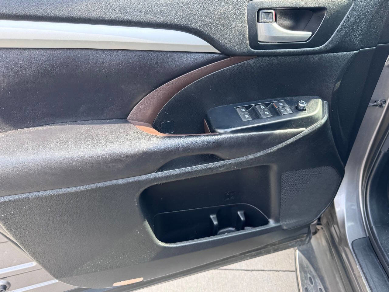 Used 2017 Toyota Highlander XLE image 19