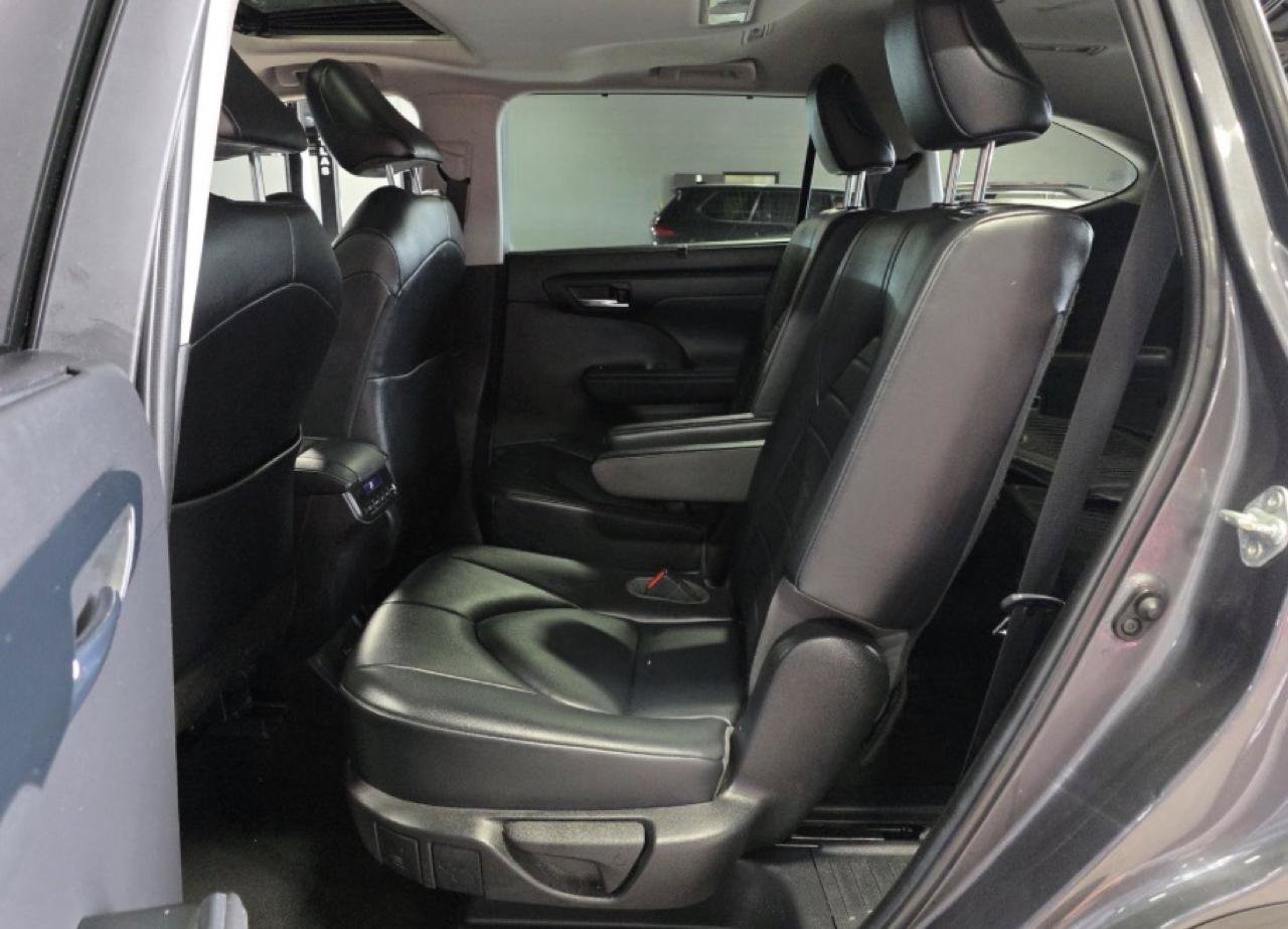 Used 2022 Toyota Highlander XLE AWD/4WD image 13