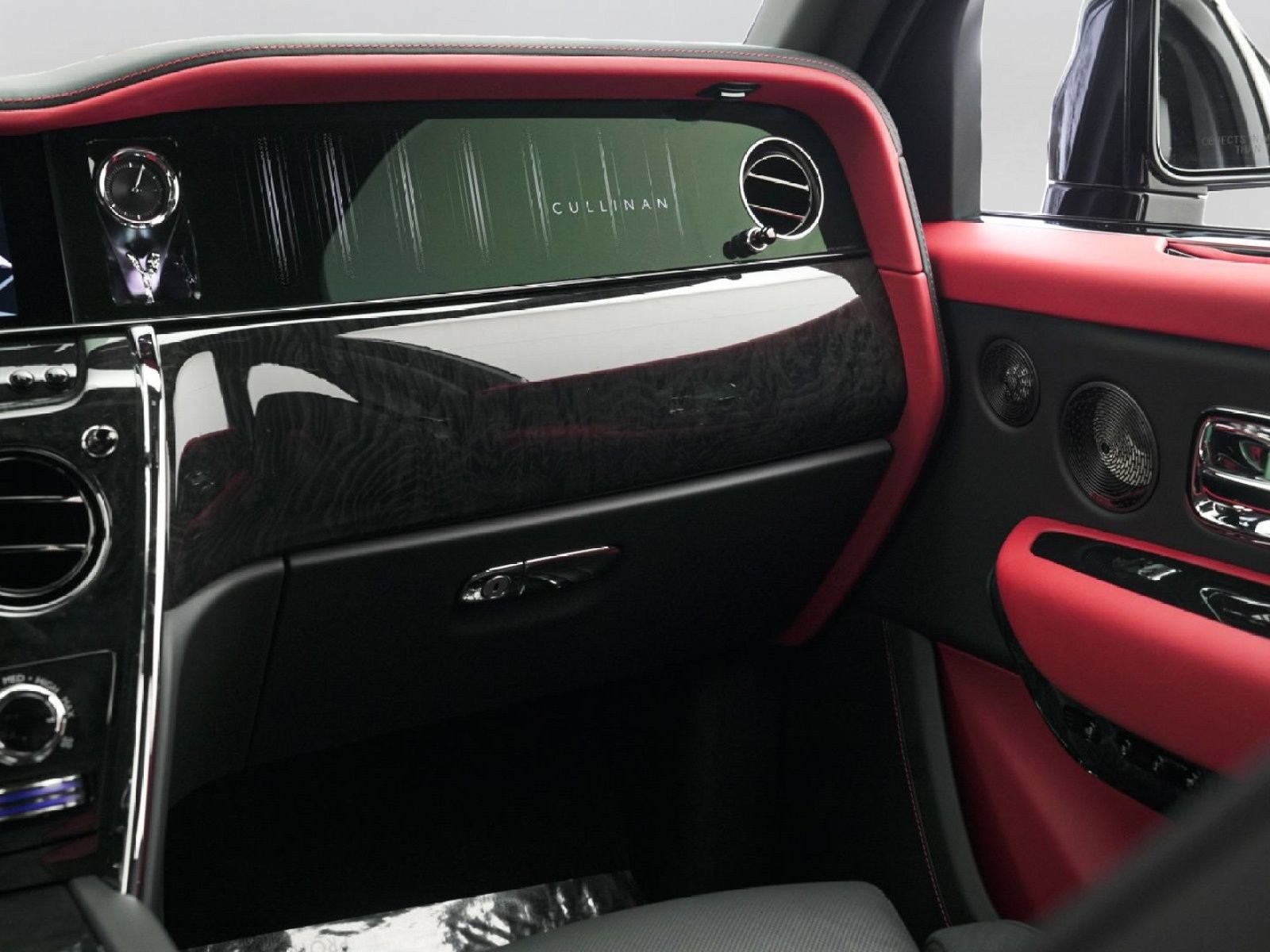Certified 2025 Rolls-Royce Cullinan AWD/4WD image 27