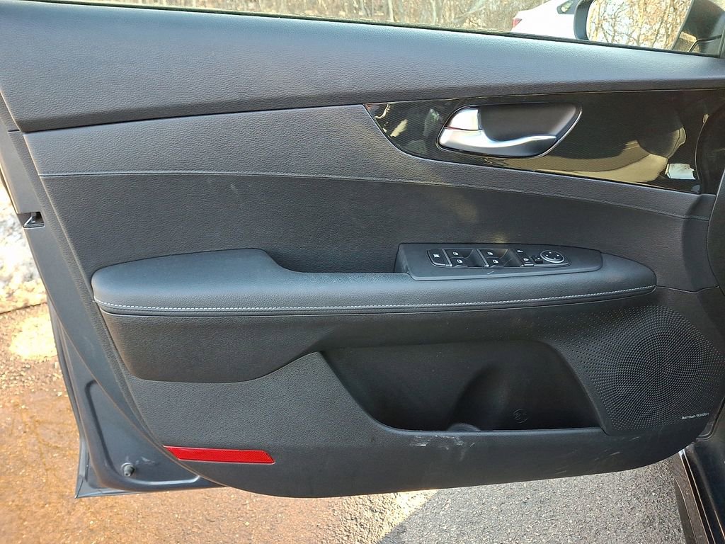 Used 2023 Kia Forte GT-Line w/ GT-Line Premium Package image 13