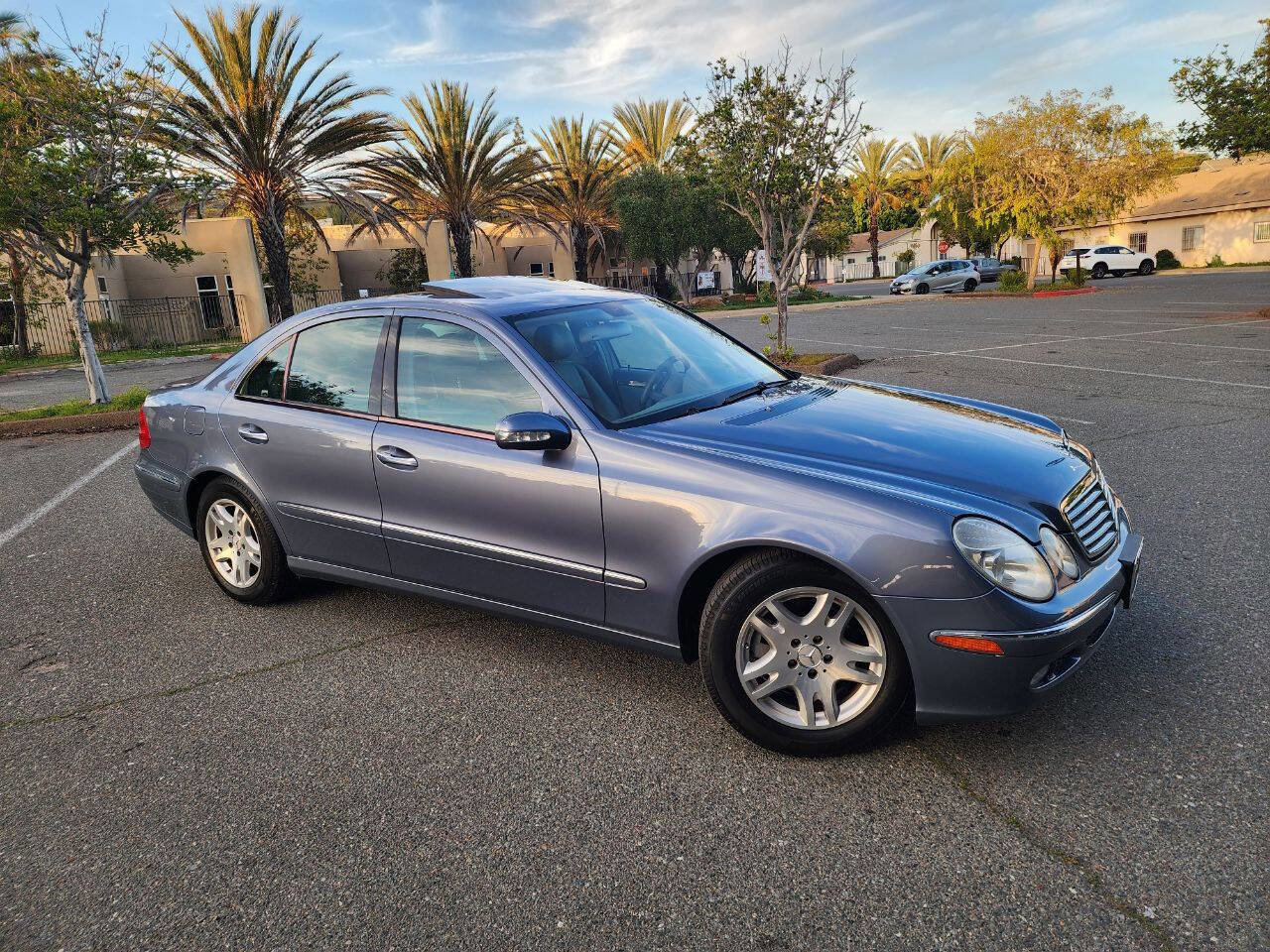 Used 2005 Mercedes-Benz E 320 Sedan image 2