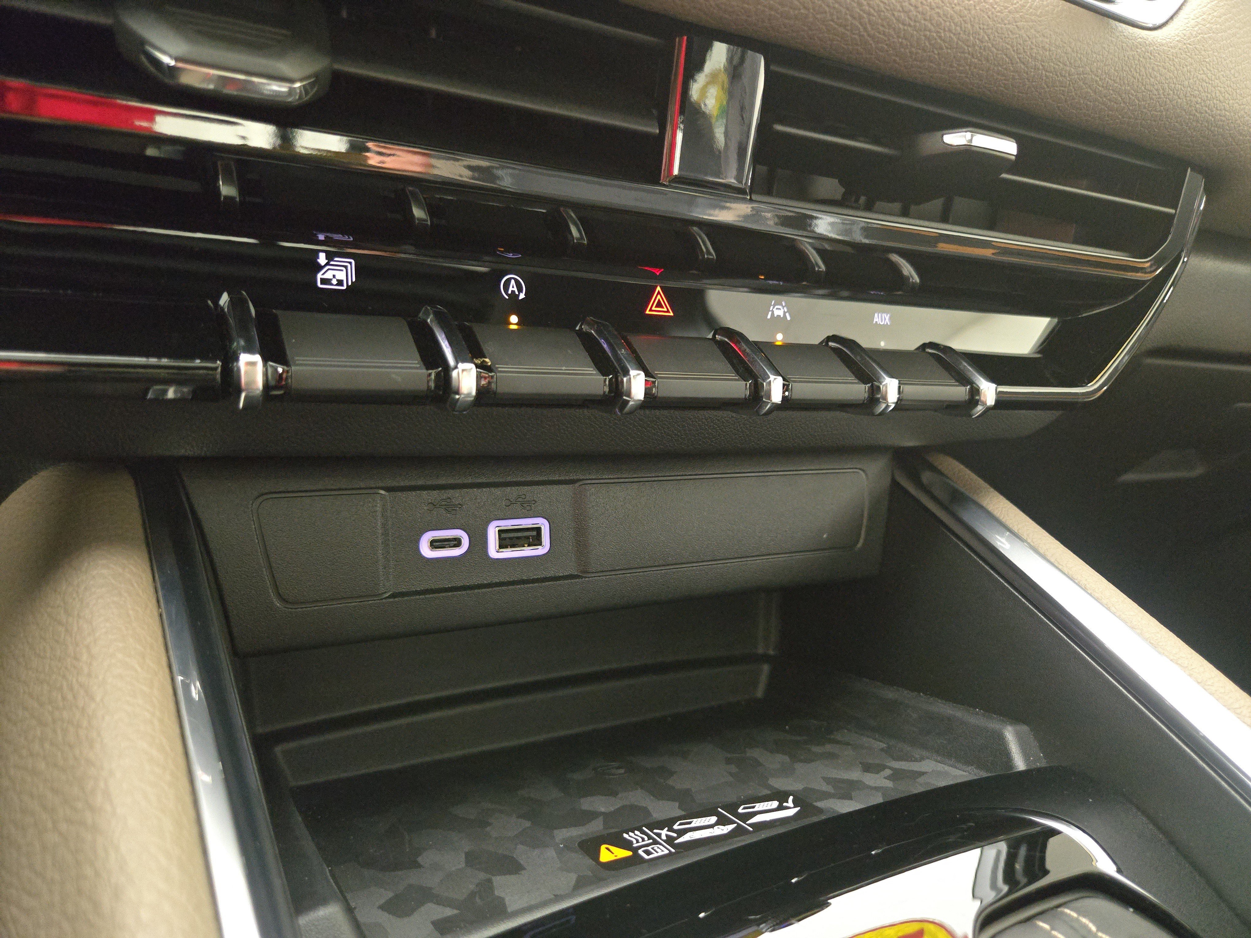 Certified 2025 GMC Canyon Denali w/ LPO, Denali Black Edition image 32