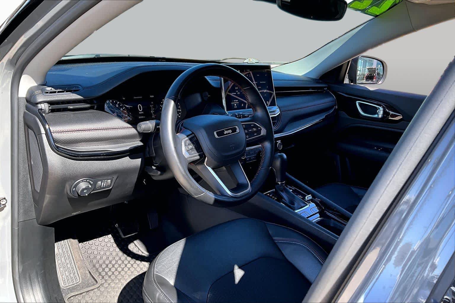 Used 2022 Jeep Compass Trailhawk w/ Trailhawk Convenience Group AWD/4WD image 18