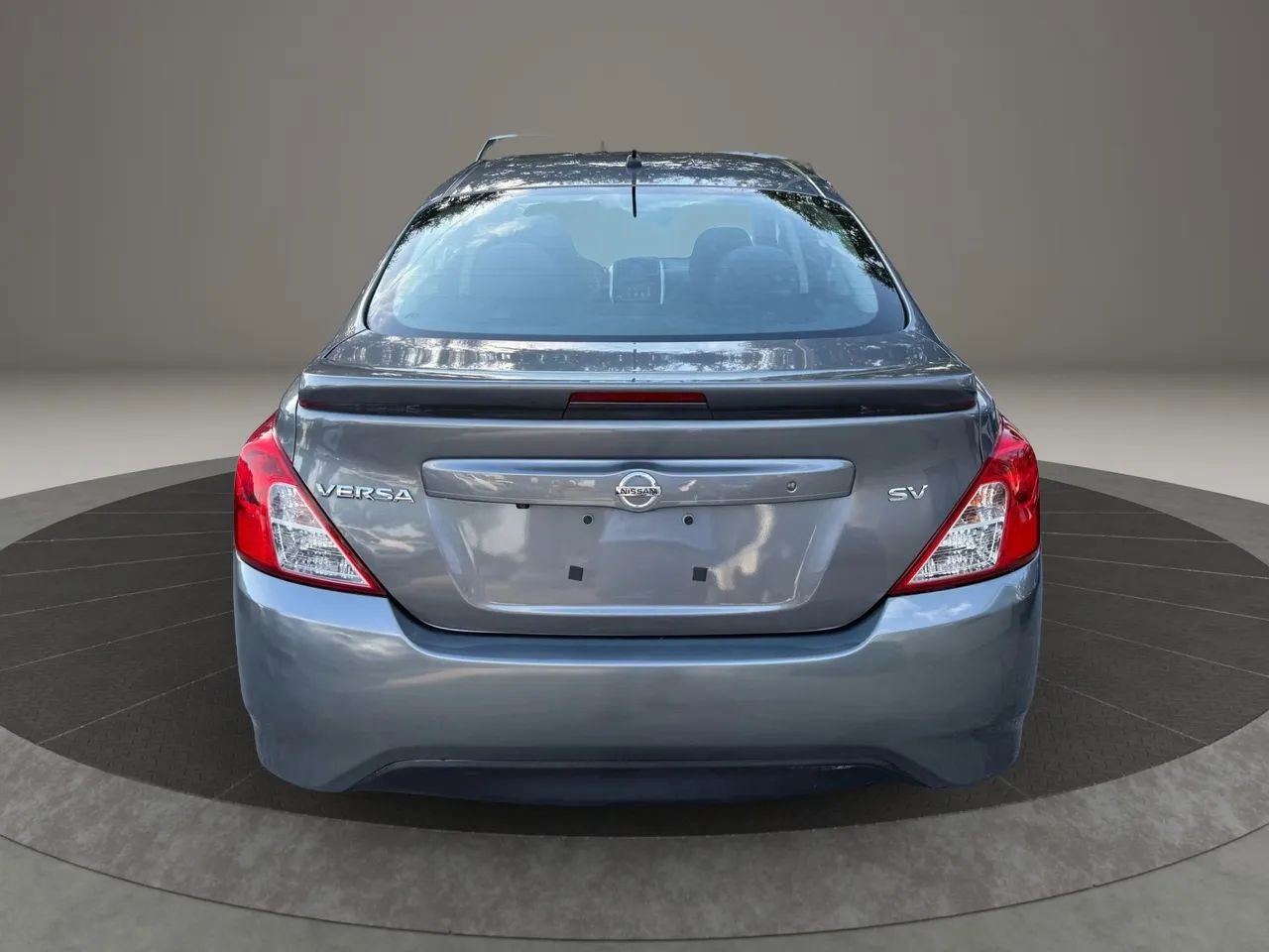 Used 2019 Nissan Versa SV image 4