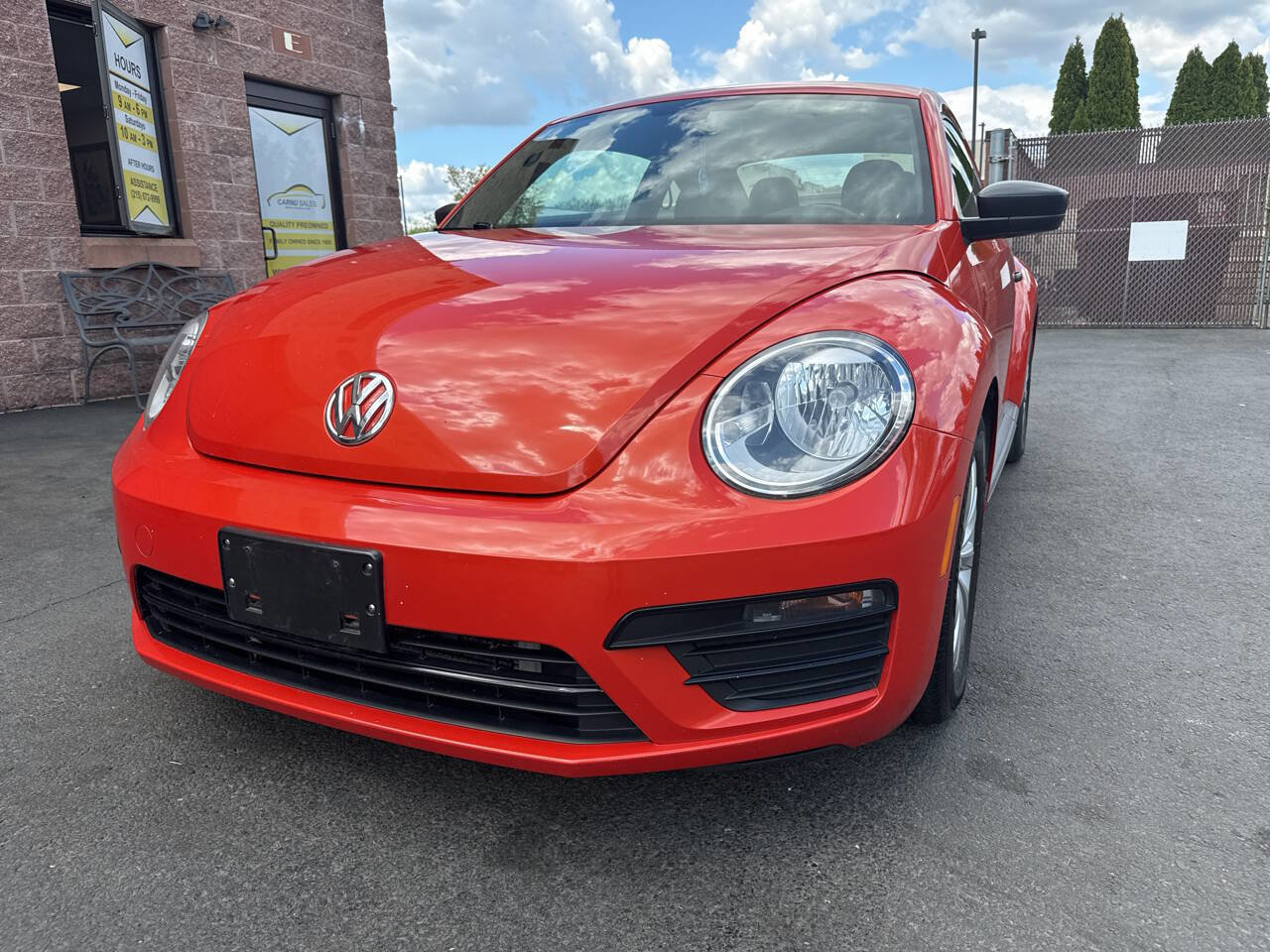 Used 2017 Volkswagen Beetle 1.8T Classic FWD image 4
