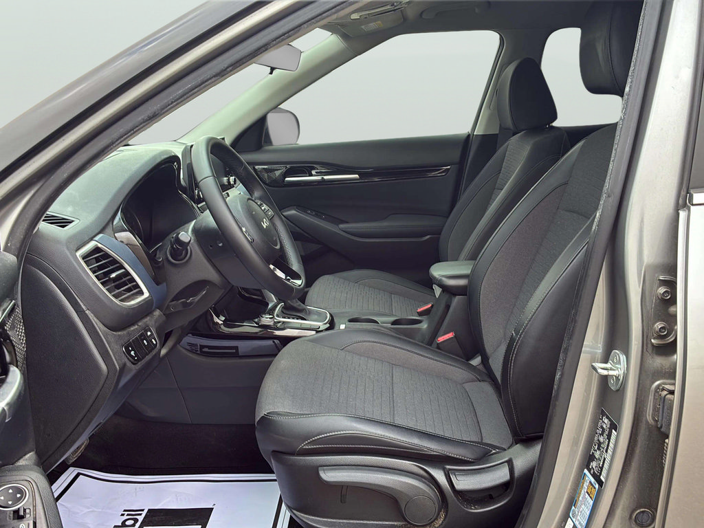 Used 2023 Kia Seltos S FWD image 25