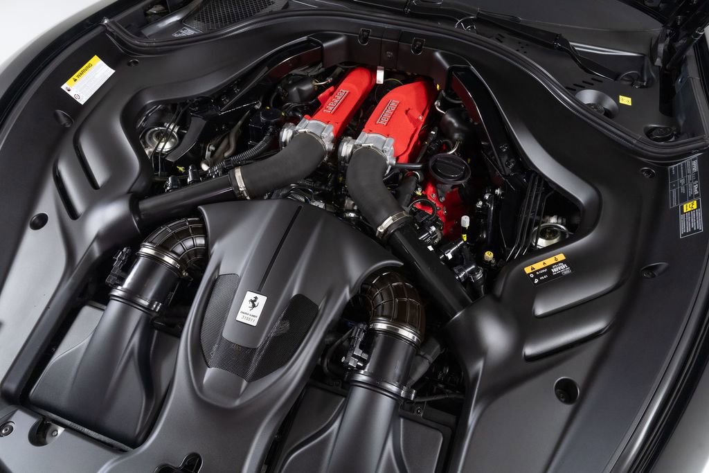 Used 2025 Ferrari Roma Spider image 10