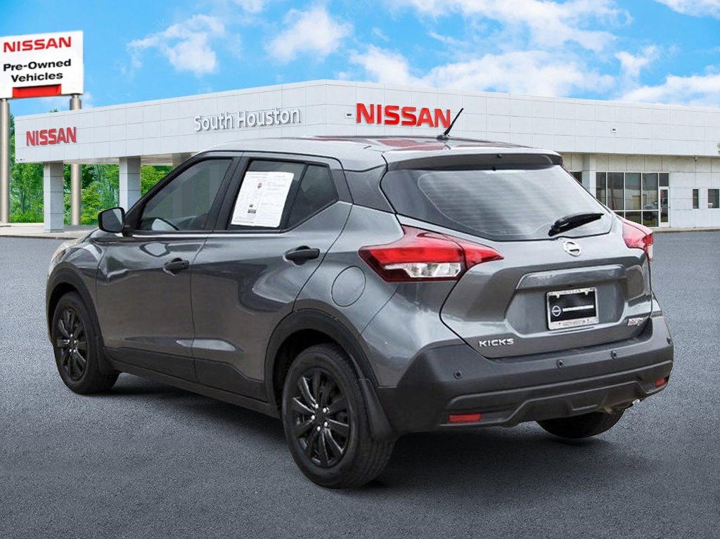 Used 2020 Nissan Kicks S image 3