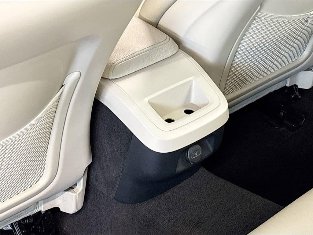 Used 2021 Volvo S60 T5 Momentum image 17