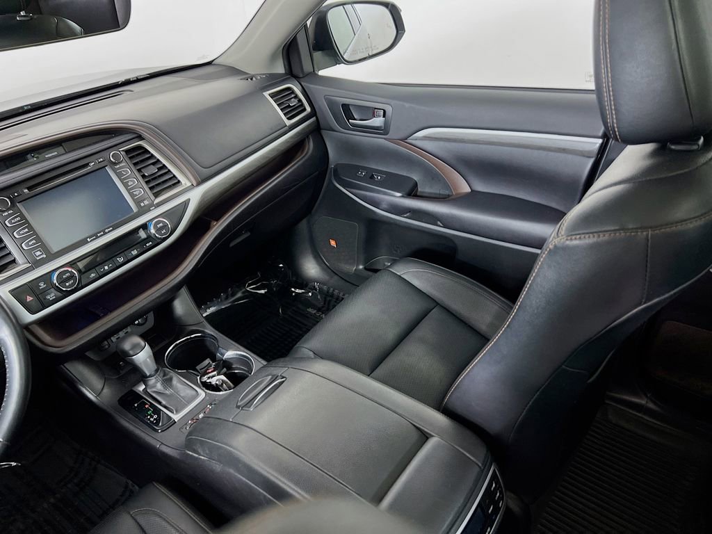 Used 2019 Toyota Highlander Limited Platinum image 24