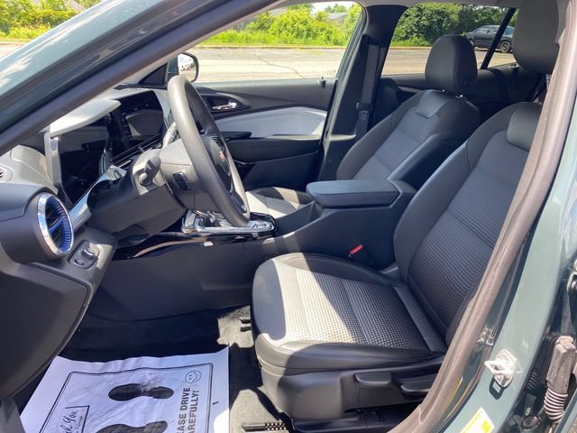 Used 2025 Chevrolet Trax LT FWD image 15