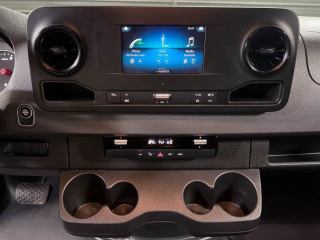 Used 2022 Mercedes-Benz Sprinter 2500 image 28